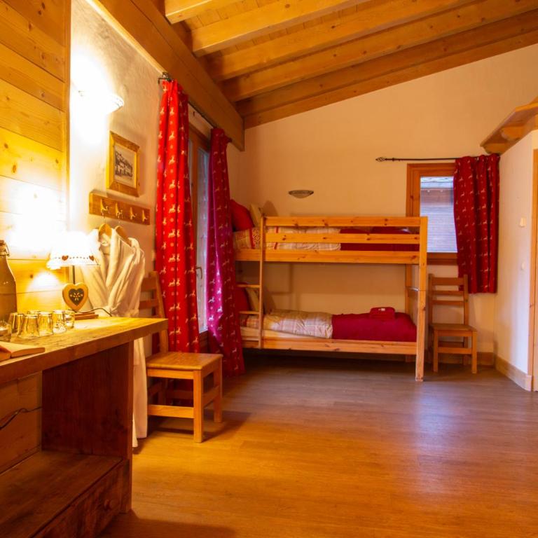 Chalet Rosko by Chalet Chardons - Chambre Quadruple avec Salle de Bains - 1