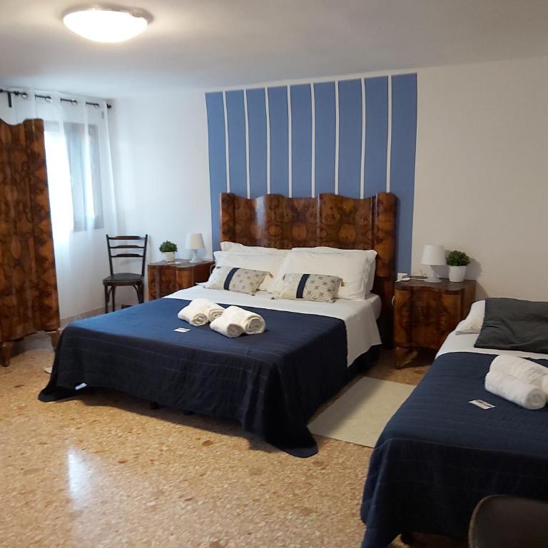 Veneziacentopercento Rooms - Camera Matrimoniale/Doppia con Letti Singoli con Letto Supplementare e Bagno in Comune - 19