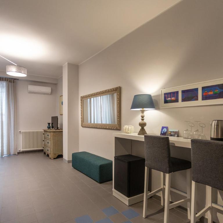 Isula - King Room with Balcony - 6