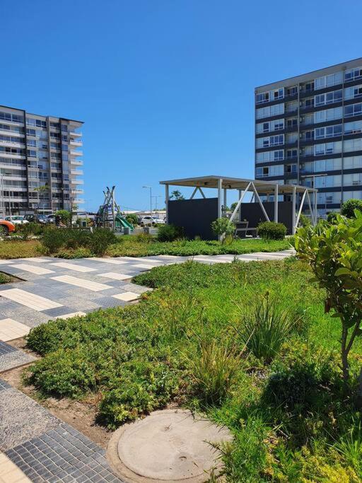 Depto dentro de condominio. Seguridad 24 horas. - Apartamento de 2 dormitorios - 12