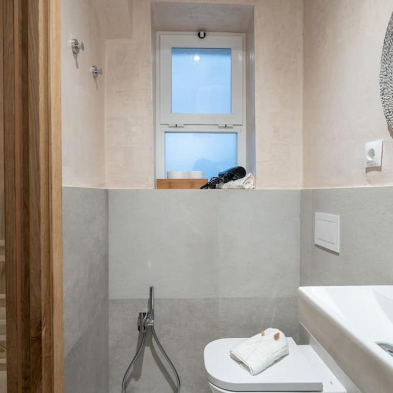 Exclusivo Bajo frente al mar - Playa la Caleta - Apartamento de 3 dormitorios - 24