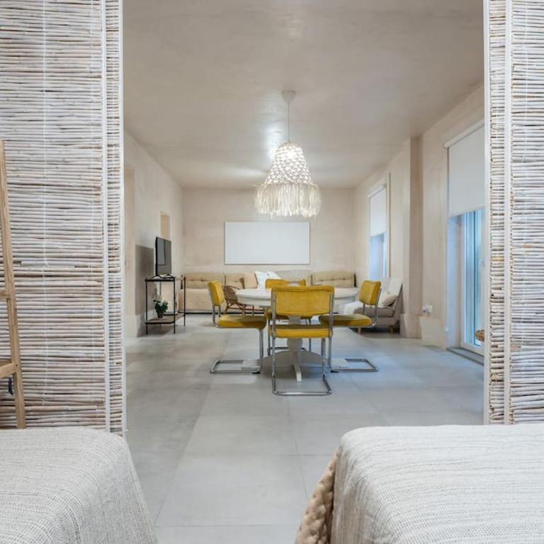 Exclusivo Bajo frente al mar - Playa la Caleta - Apartamento de 3 dormitorios - 43