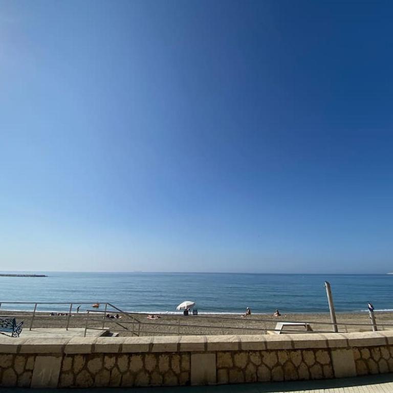 Exclusivo Bajo frente al mar - Playa la Caleta - Apartamento de 3 dormitorios - 53