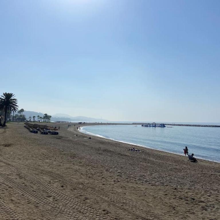 Exclusivo Bajo frente al mar - Playa la Caleta - Apartamento de 3 dormitorios - 55