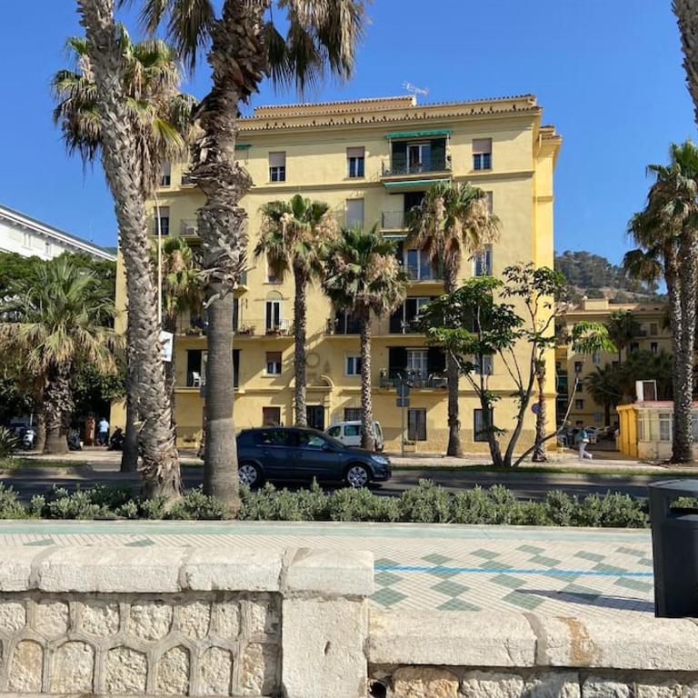 Exclusivo Bajo frente al mar - Playa la Caleta - Apartamento de 3 dormitorios - 58