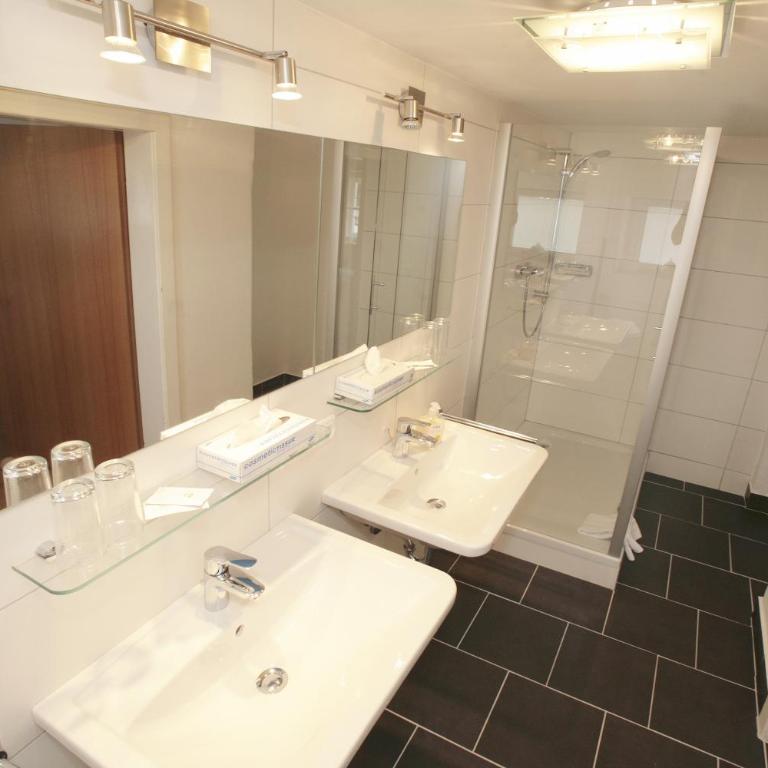 Lake and Cityhotel Edelweiss - self Check in - Doppelzimmer - Untergeschoss - 3