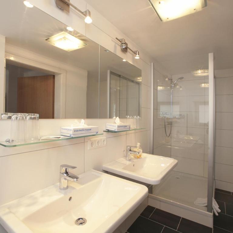 Lake and Cityhotel Edelweiss - self Check in - Doppelzimmer - Untergeschoss - 4