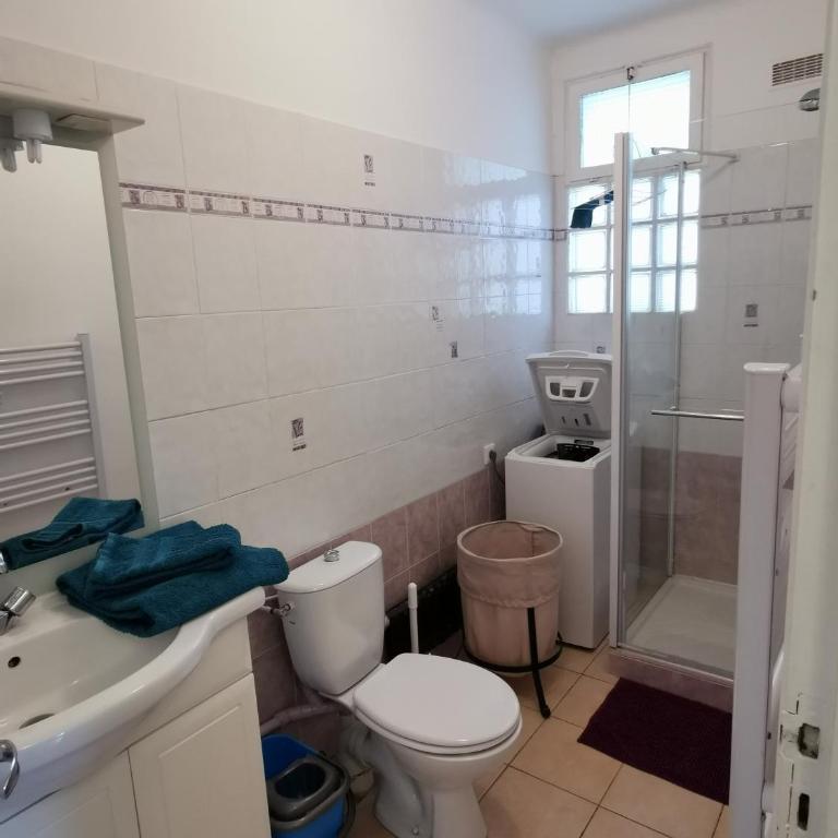 STUDIO 2 étoiles Rénové Proche des THERMES - Appartement 1 Chambre - 21