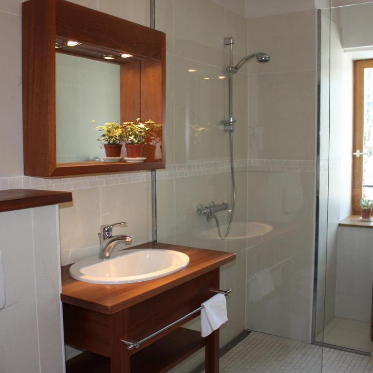 Val Lachard - Chambre Double ou Lits Jumeaux - Vue sur Jardin - 3