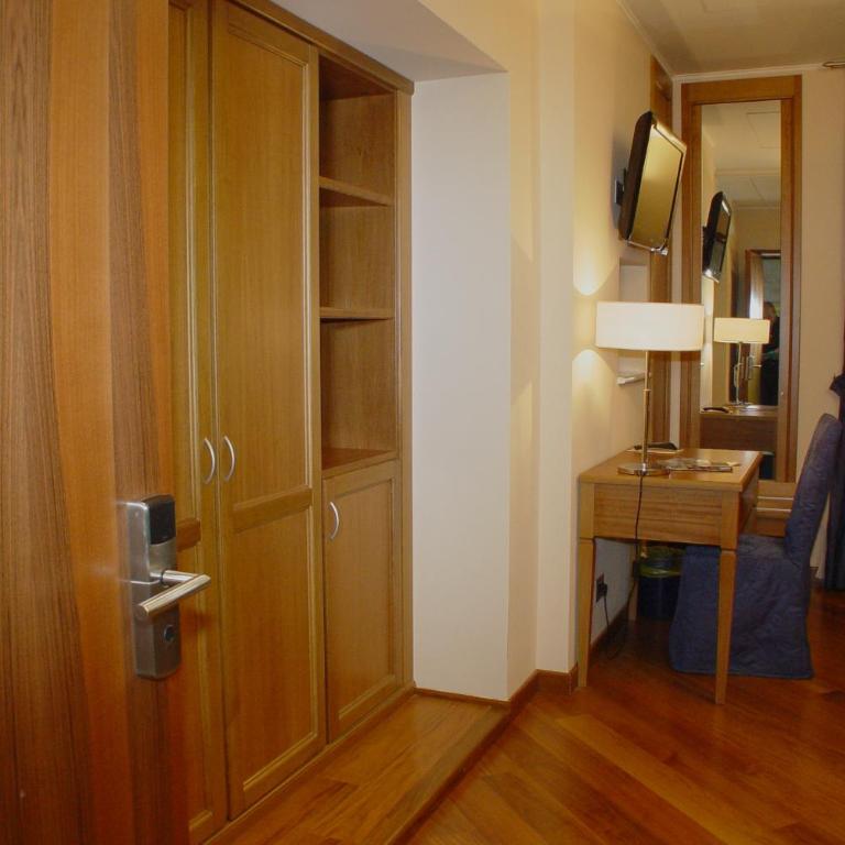 Hotel Iris - Camera Superior Matrimoniale/Doppia con Letti Singoli - 4