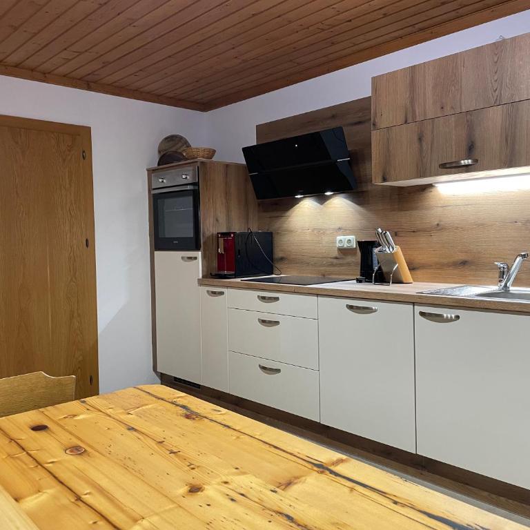 Alm-Apartments - Apartment mit 2 Schlafzimmern und Balkon - 9