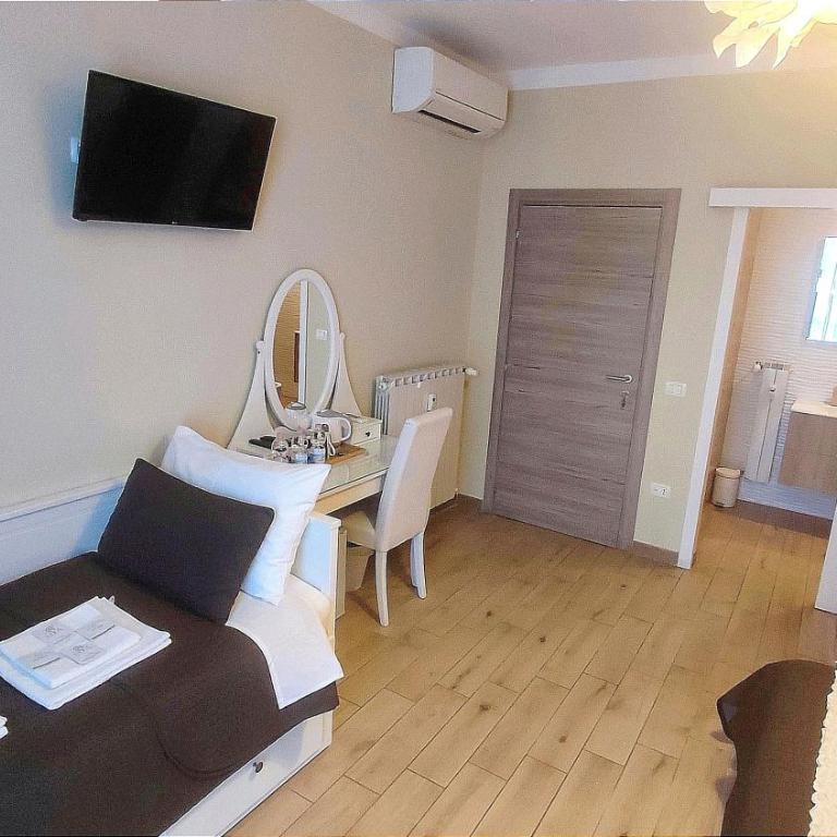 Pisa City Lodge - Triple Room with Private Bathroom - 6