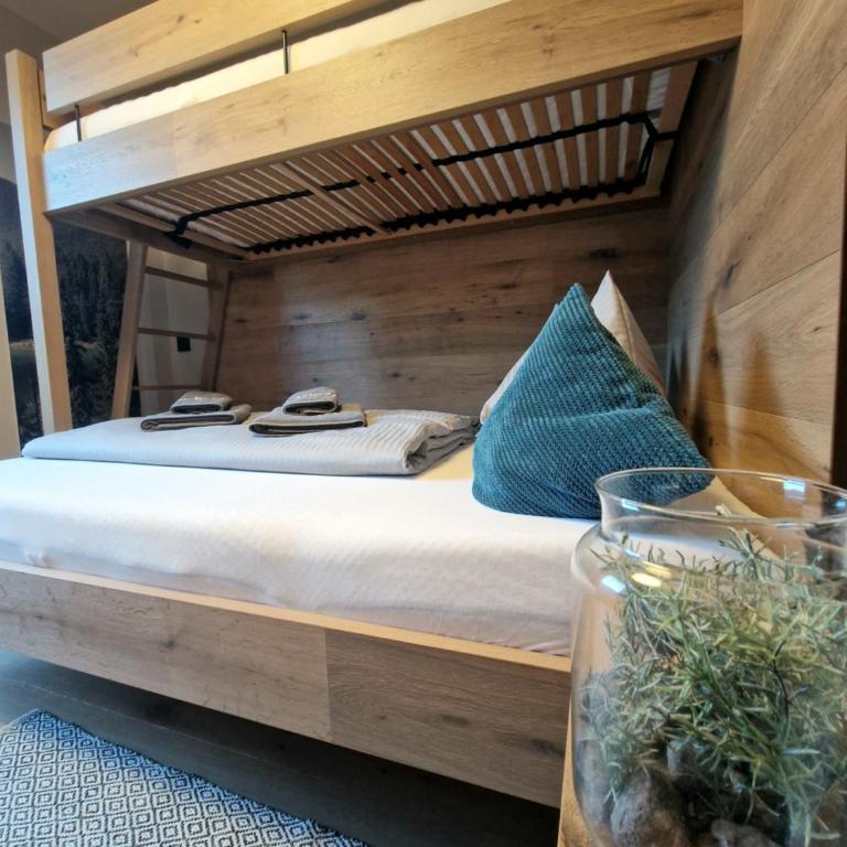 Apartment BergRoof - Two-Bedroom Penthouse with Balcony and Mountain View - 14