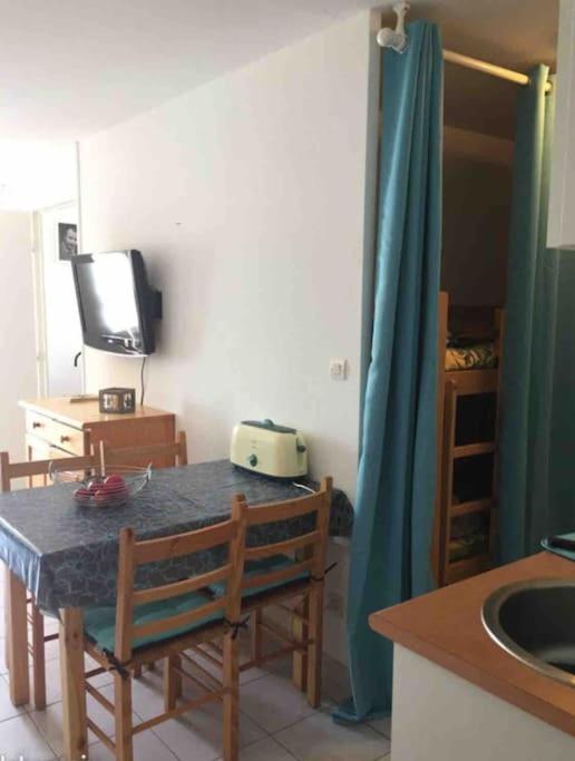 Coquet T2, quartier des quilles, climatisé, 300m des plages - Apartment mit 2 Schlafzimmern - 13