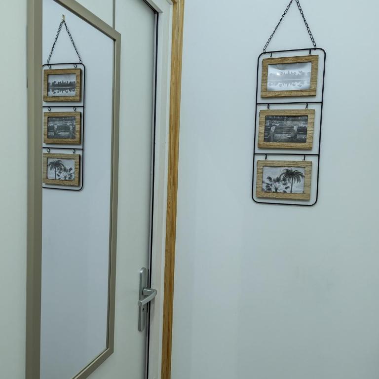 Beau-Jean, Un Cocon Sympa 5 min à Pied du Centre-Ville, Parking Privé, à 10 min du CHU - Appartement 3 Chambres - 40