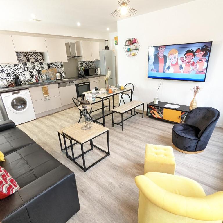 Beau-Jean, Un Cocon Sympa 5 min à Pied du Centre-Ville, Parking Privé, à 10 min du CHU - Appartement 3 Chambres - 39