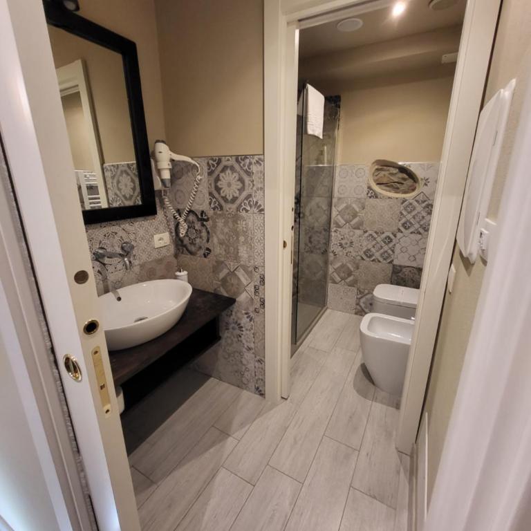 Casa D'amore - Family Room with Private Bathroom - 1