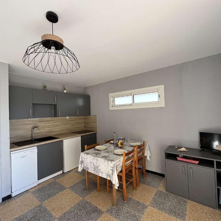 Appartement à 2 pas de la plage avec terrasse et parking - FR-1-387-186 - Appartamento - 4