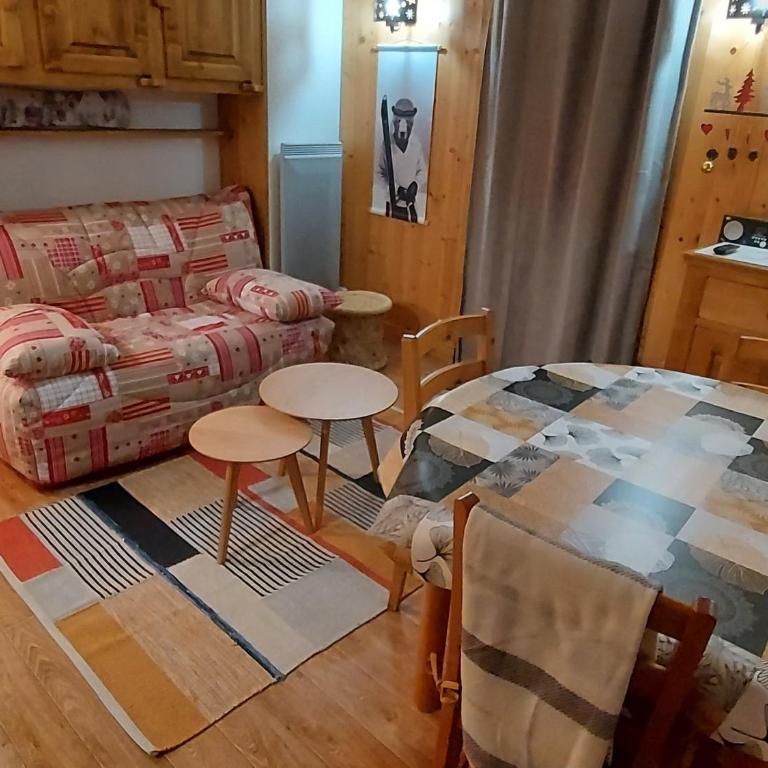 Charmant 2 Pièces + Cabine Rénové, Proche Commerces et Pistes, Balcon, Parking Gratuit - Montchavin - FR-1-329-85 - Apartment - 7