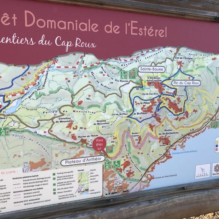 AGAY, Cap Esterel, magnifique vue mer panoramique et Esterel, terrasse, piscines, parking, dernier étage, 3 étoiles - Appartamento con 1 Camera da Letto - 43