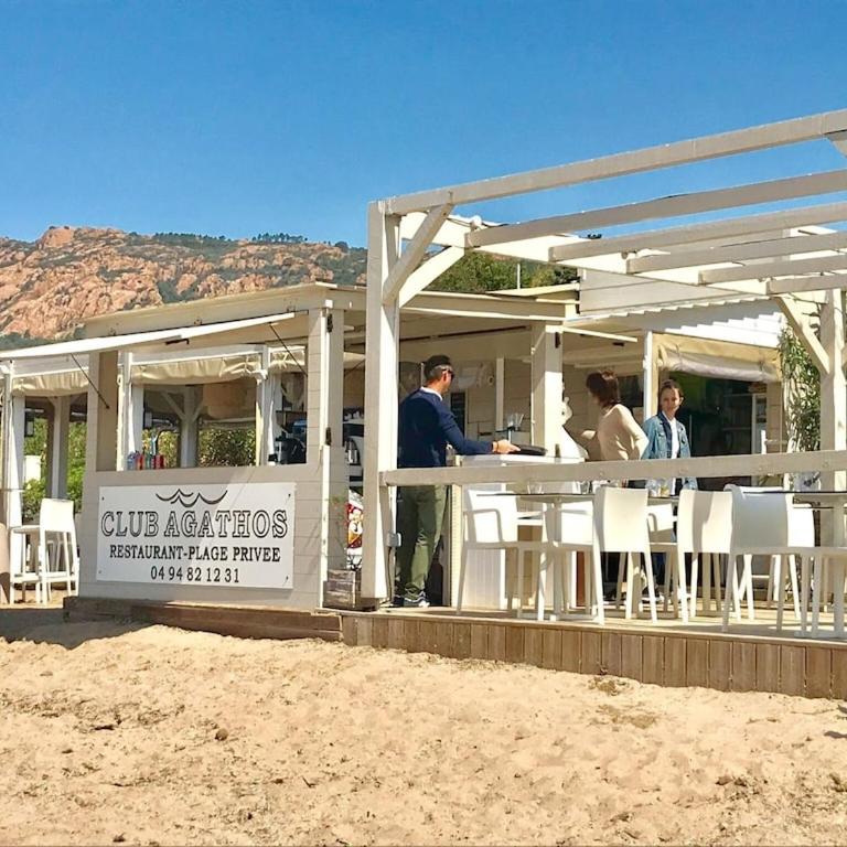 AGAY, Cap Esterel, magnifique vue mer panoramique et Esterel, terrasse, piscines, parking, dernier étage, 3 étoiles - Appartamento con 1 Camera da Letto - 39