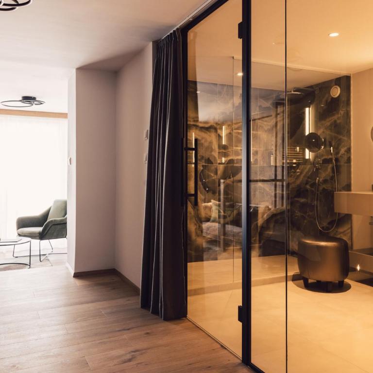 Hotel Schöne Aussicht - Junior Suite West - 3