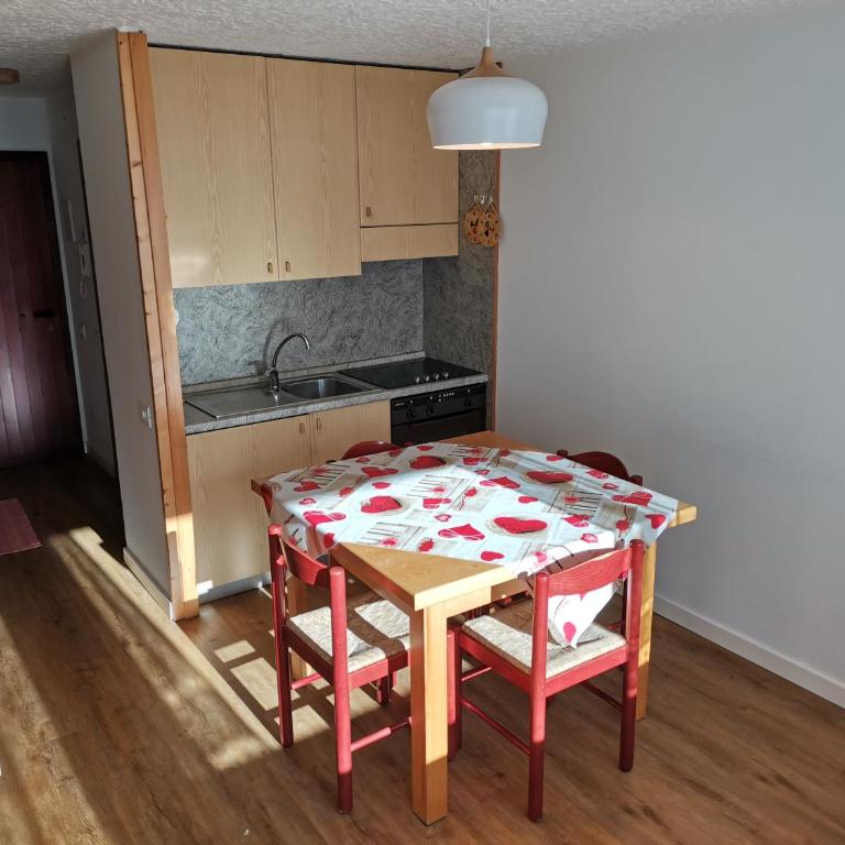 Trilocale nuovo in montagna, passeggiate e relax! - Two-Bedroom Apartment - 4