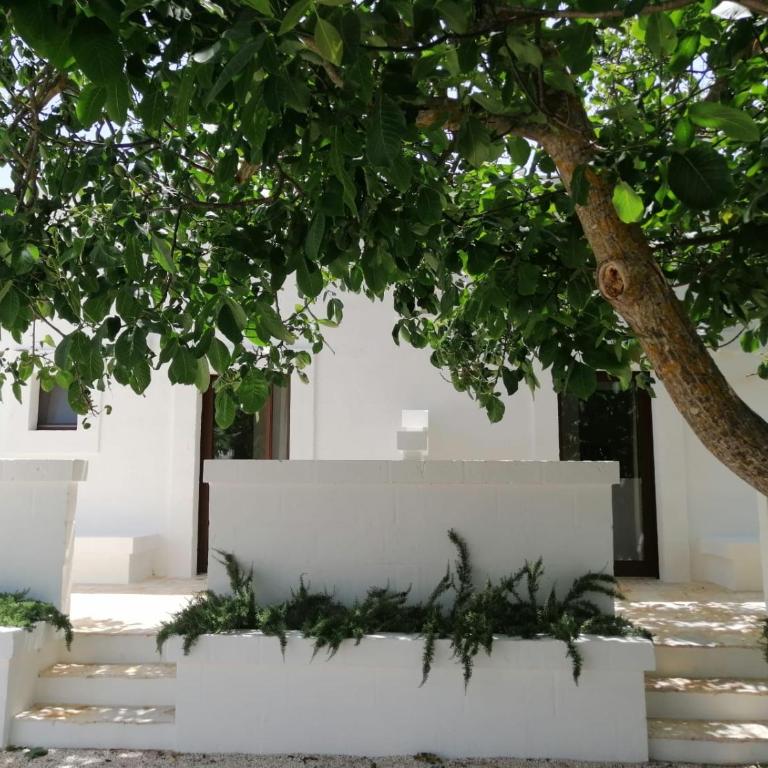 Intornoalnoce suites - Camera Matrimoniale con Vista Piscina - 3