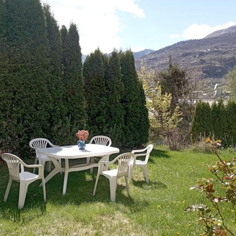Grand appartement rez-de-chaussée avec jardin Briançon - Appartement - Rez-de-Chaussée - 10