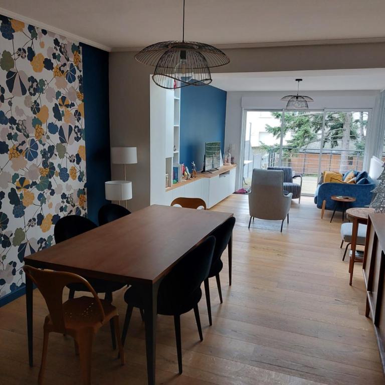 Maison familiale centre ville avec Parking - Villa - Vue sur Jardin - 2
