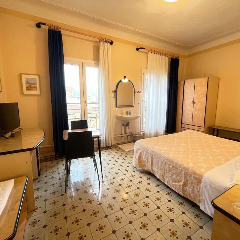 Hotel Panorama Bologna Centro - Camera Matrimoniale con Bagno in Comune - 15