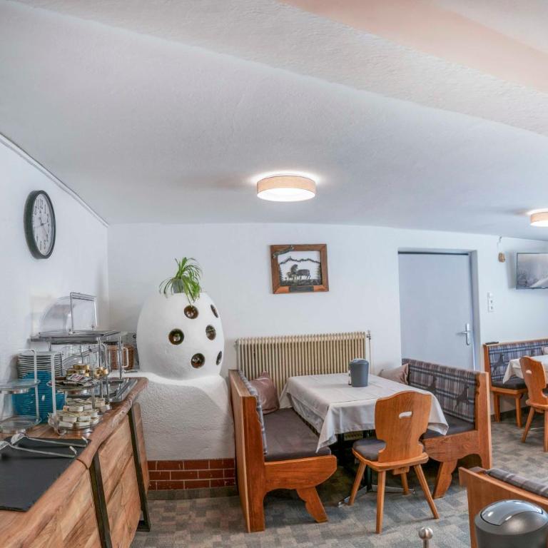 Pension Grünwald - Habitación Doble con aseo compartido - 23