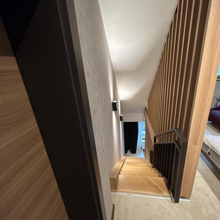 Woodside Lux Duplex - One-Bedroom Apartment - 46