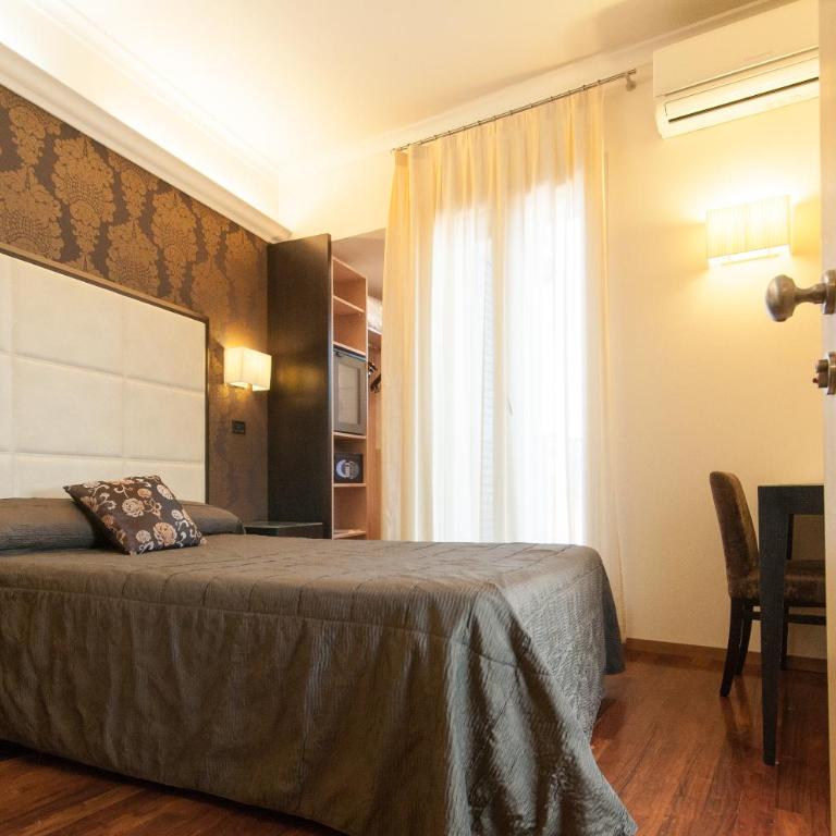 Hotel Touring - Camera Gold Matrimoniale/Doppia con Letti Singoli - 2