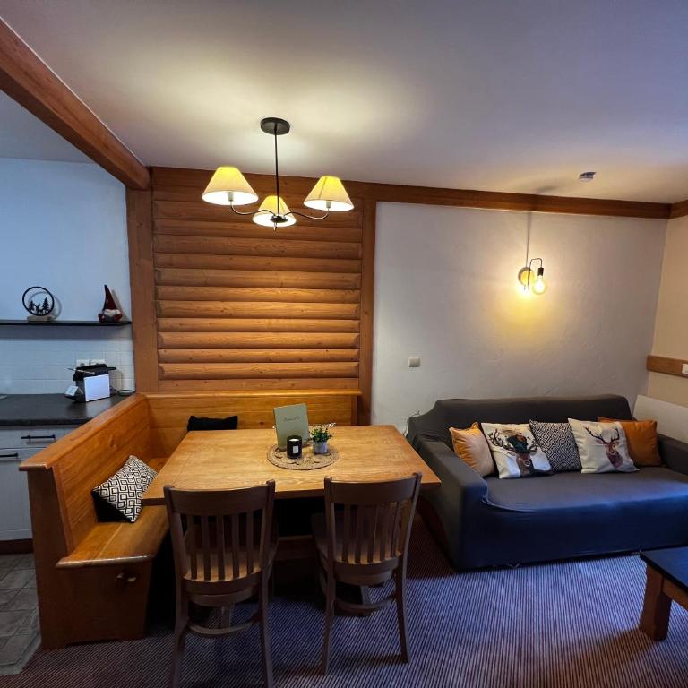 Arc 1950 - Auberge Jérôme - 4 à 6p - 1 chambre et 1 coin montagne séparé - Apartment mit 2 Schlafzimmern - 4