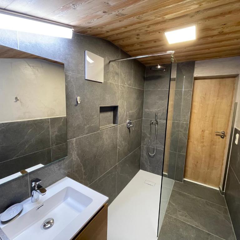 Landhaus Zillertal - Apartment mit 1 Schlafzimmer - 1