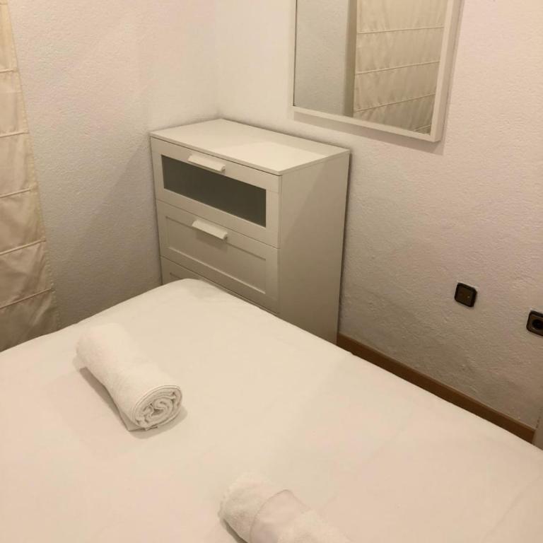 NEW! Cute apartment near metro - One-Bedroom Apartment - 5