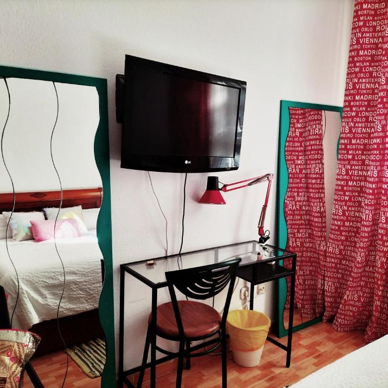 Acogedoras Habitaciónes en Madrid - Double Room with Private Bathroom - 9