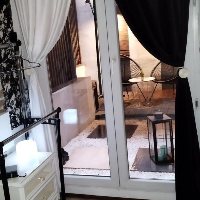 Studio Apartman Black & White Centar Sarajevo free parking - One-Bedroom Apartment - 10