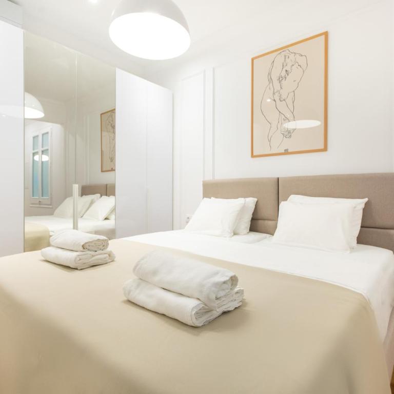 Majestic 4BR/4BATH apartment in Sagrada Familia area - Apartment - 24