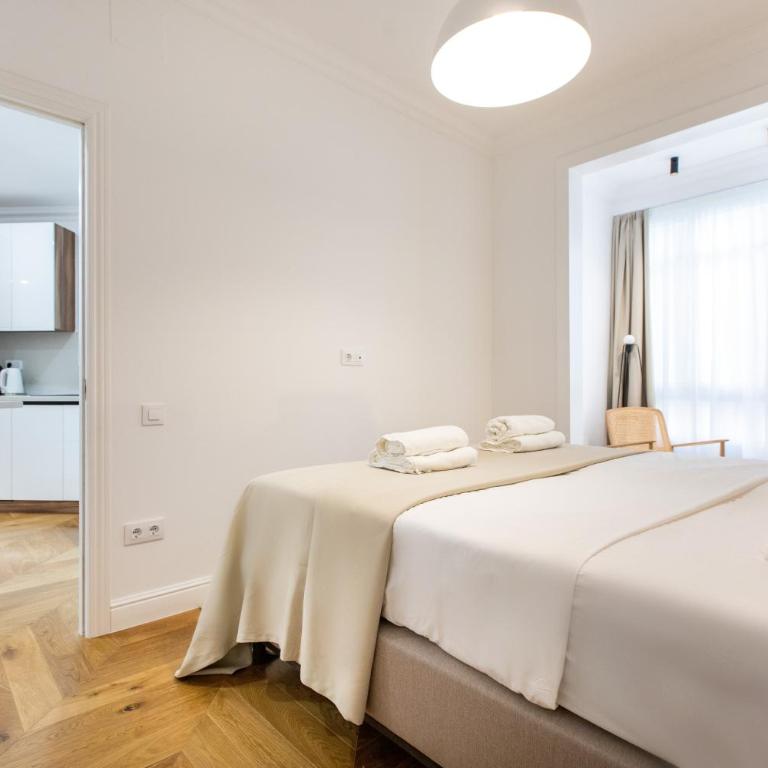 Majestic 4BR/4BATH apartment in Sagrada Familia area - Apartment - 40