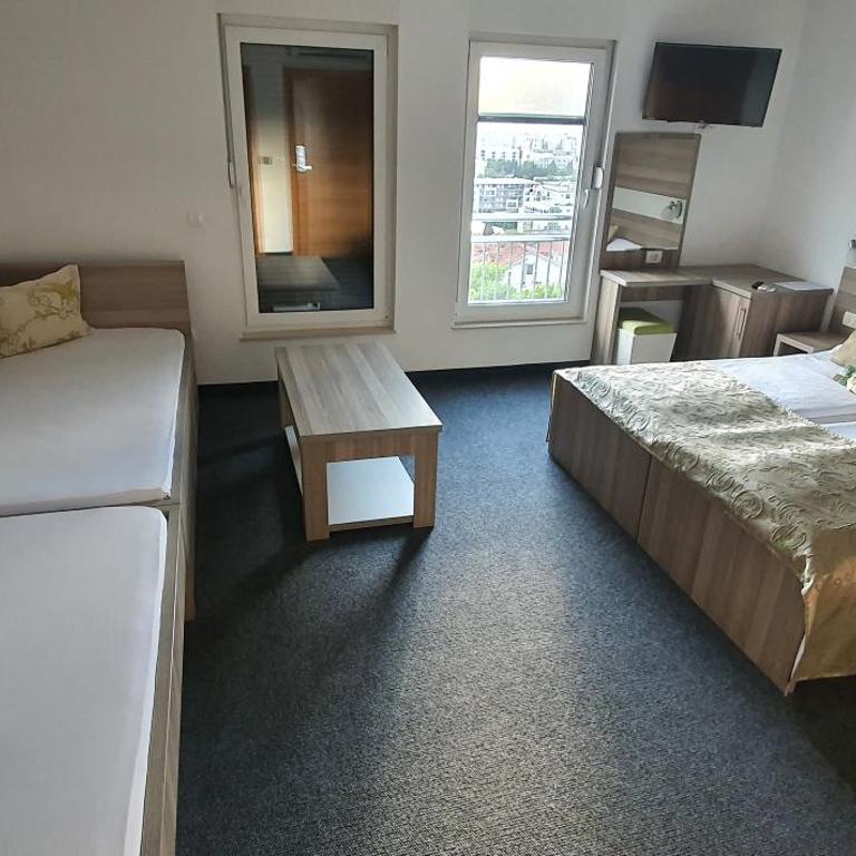 Hotel Rivero A&S - Quadruple Room - 3