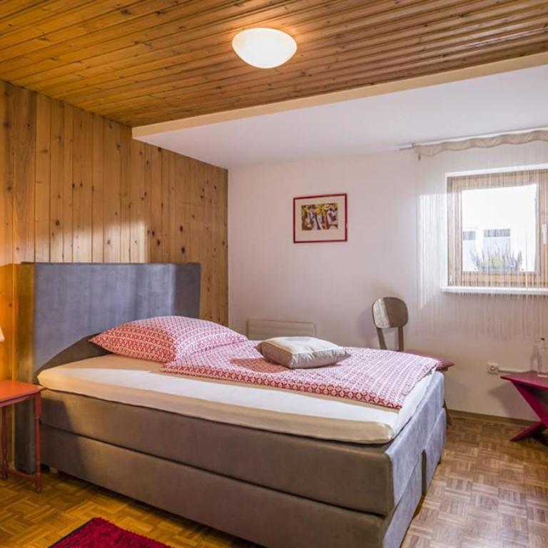 Haus Geigenmacher - Budget Doppelzimmer mit Gemeinschaftsbad - 4