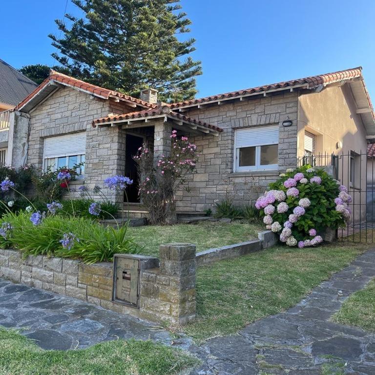 Chalet en Mar del Plata - Four-Bedroom House - 1