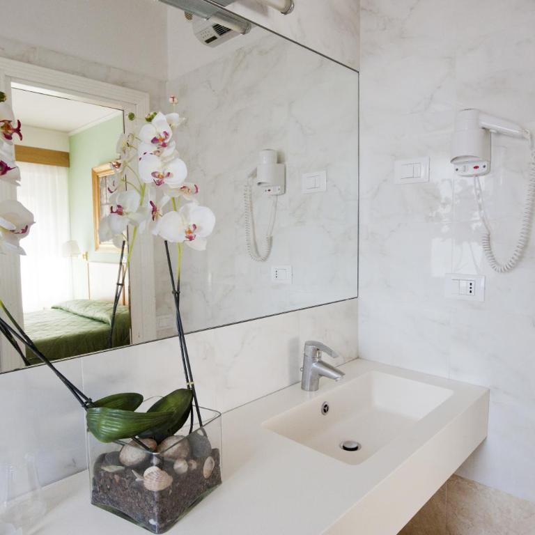 Hotel Touring - Superior Double Room - 8