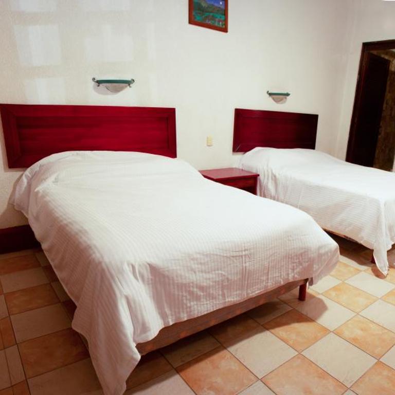 Hotel Nueva Antequera - Basic Dreibettzimmer - 3