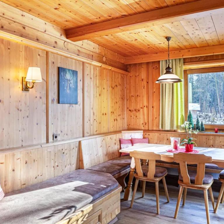 Ferienwohnung Platzhirsch Panorama View Balkon, Gartensauna, Garten, Grillplatz - Apartment mit 2 Schlafzimmern - 17