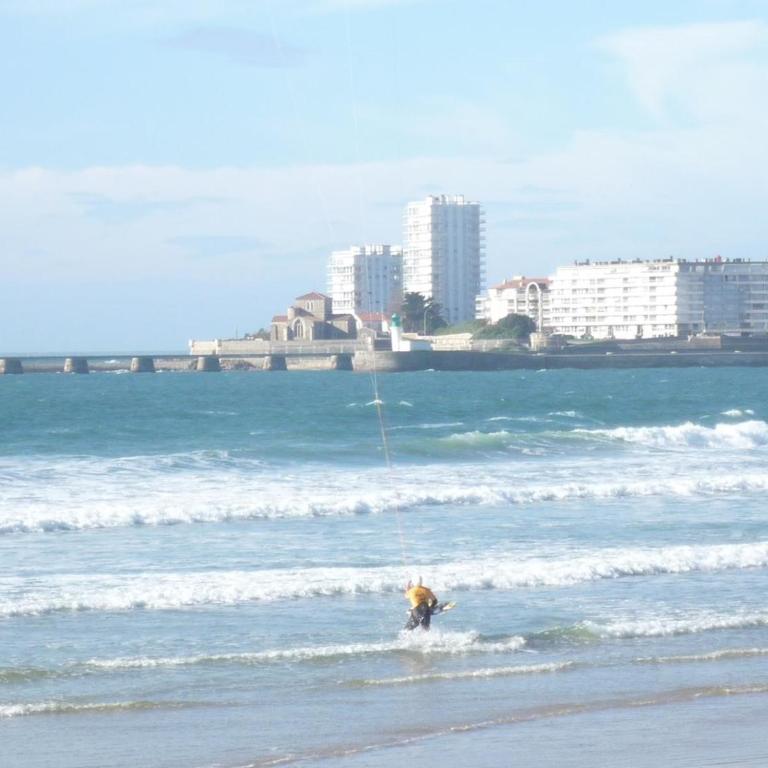 Appartement T3 avec terrasse et garage à 300 m de la plage, quartier Arago - FR-1-92-582 - Appartement (6 Adultes) - 3