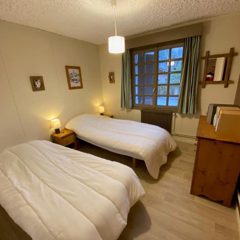 Chalet savoyard 8 pers, 4 chambres, parking privé - FR-1-459-202 - Chalet - 8