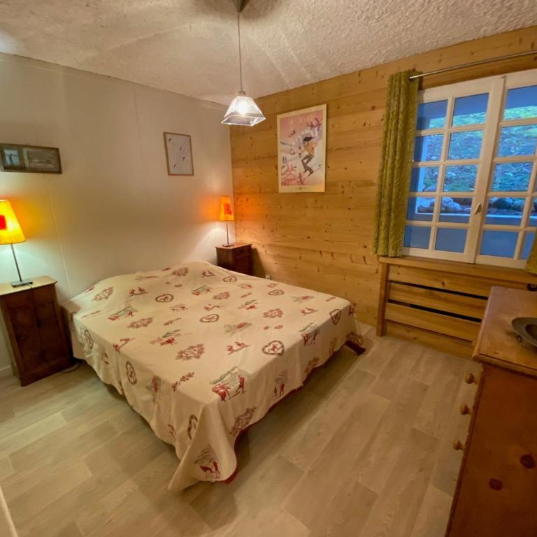 Chalet savoyard 8 pers, 4 chambres, parking privé - FR-1-459-202 - Chalet - 10
